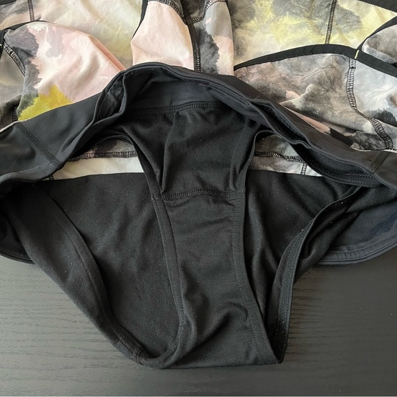 Lululemon Speed Shorts 2” inseam - Picture 6 of 8